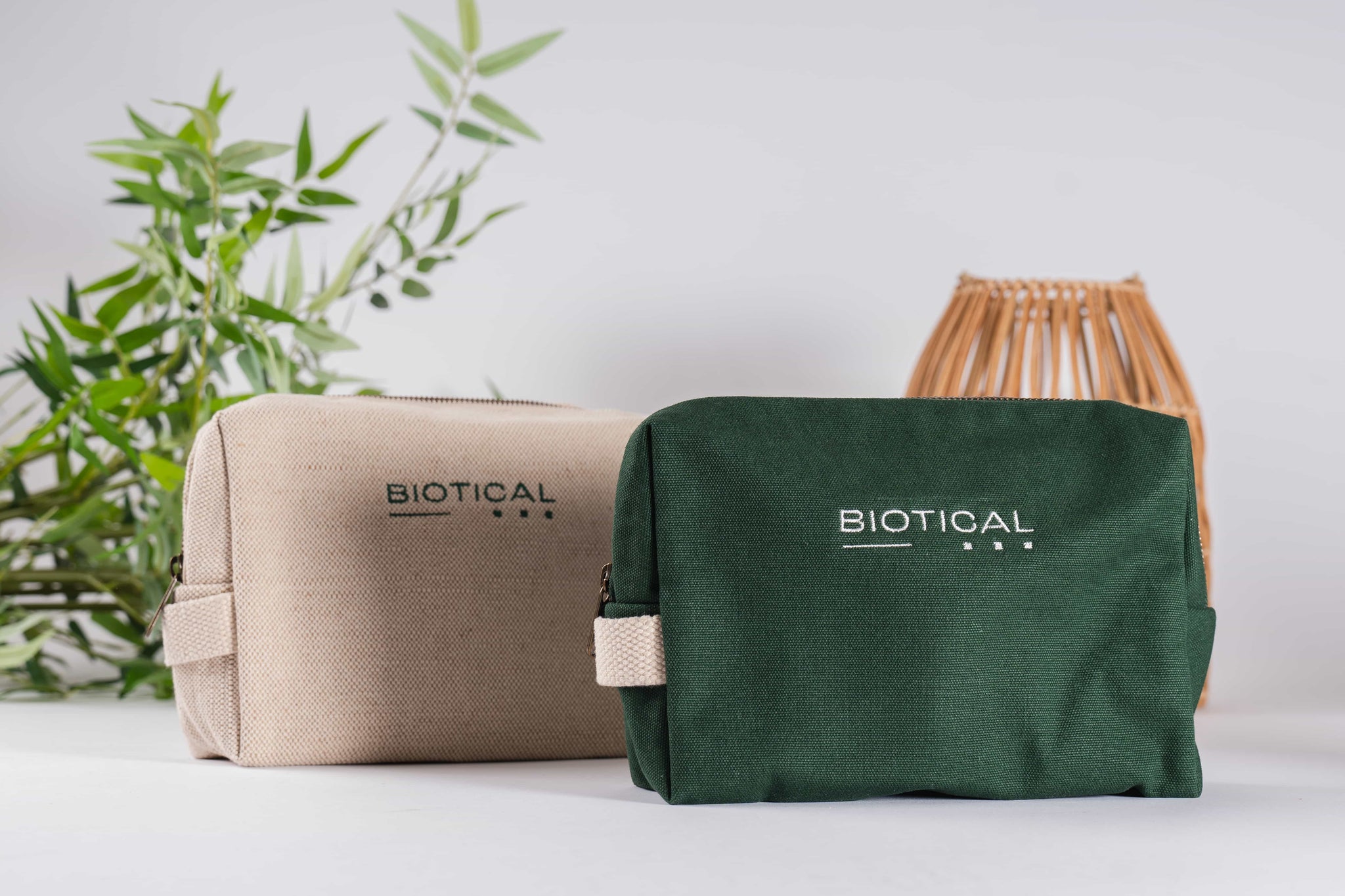 Trousse de toilette en coton bio Grand format main image 1
